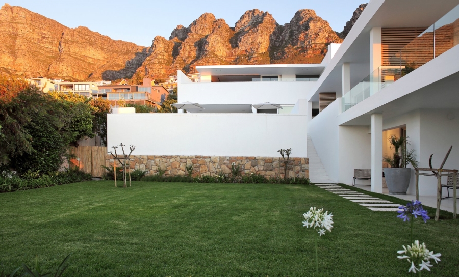To Let 8 Bedroom Property for Rent in Bakoven Western Cape